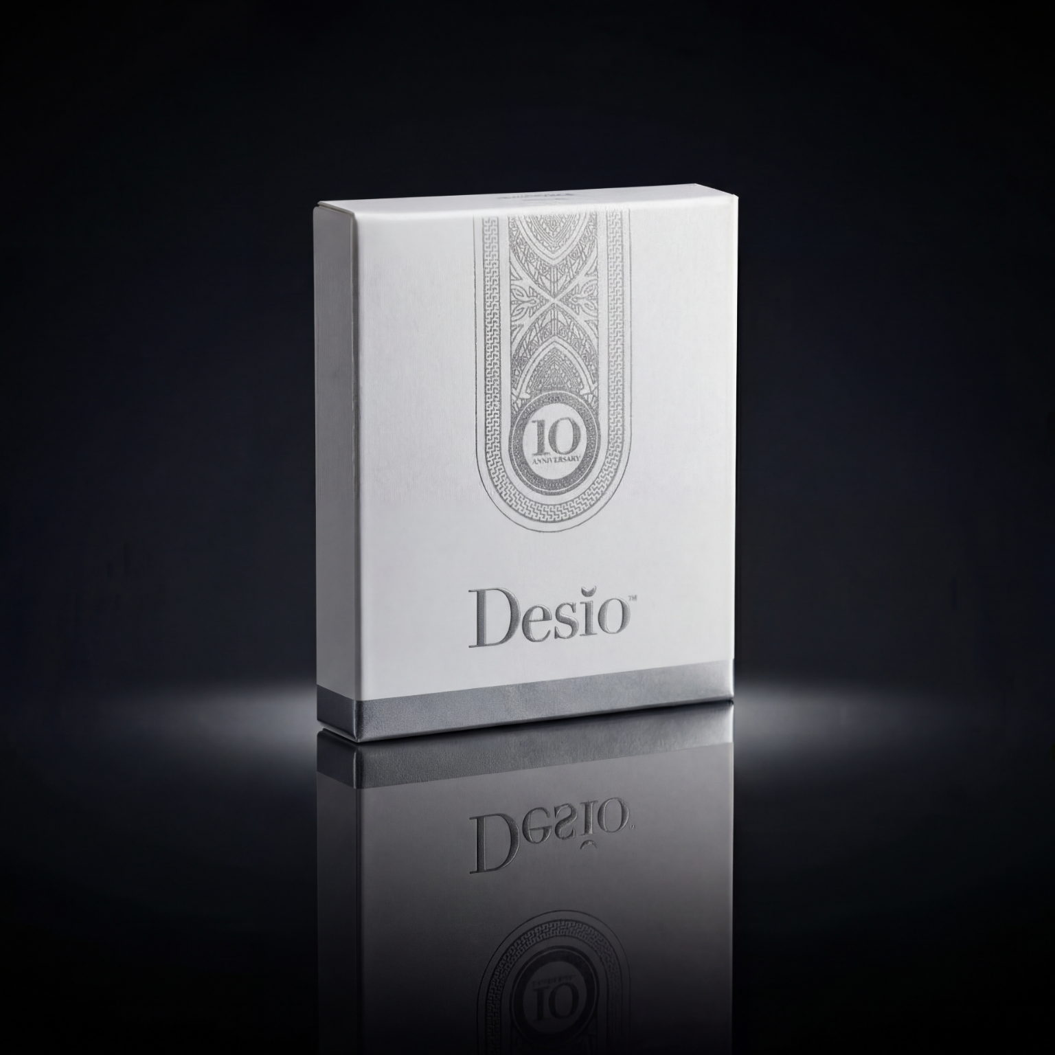 Discover Salty White Anniversary colored contact lenses. A soft, elegant white tone inspired by luxury neutrals for a refined and natural eye look.