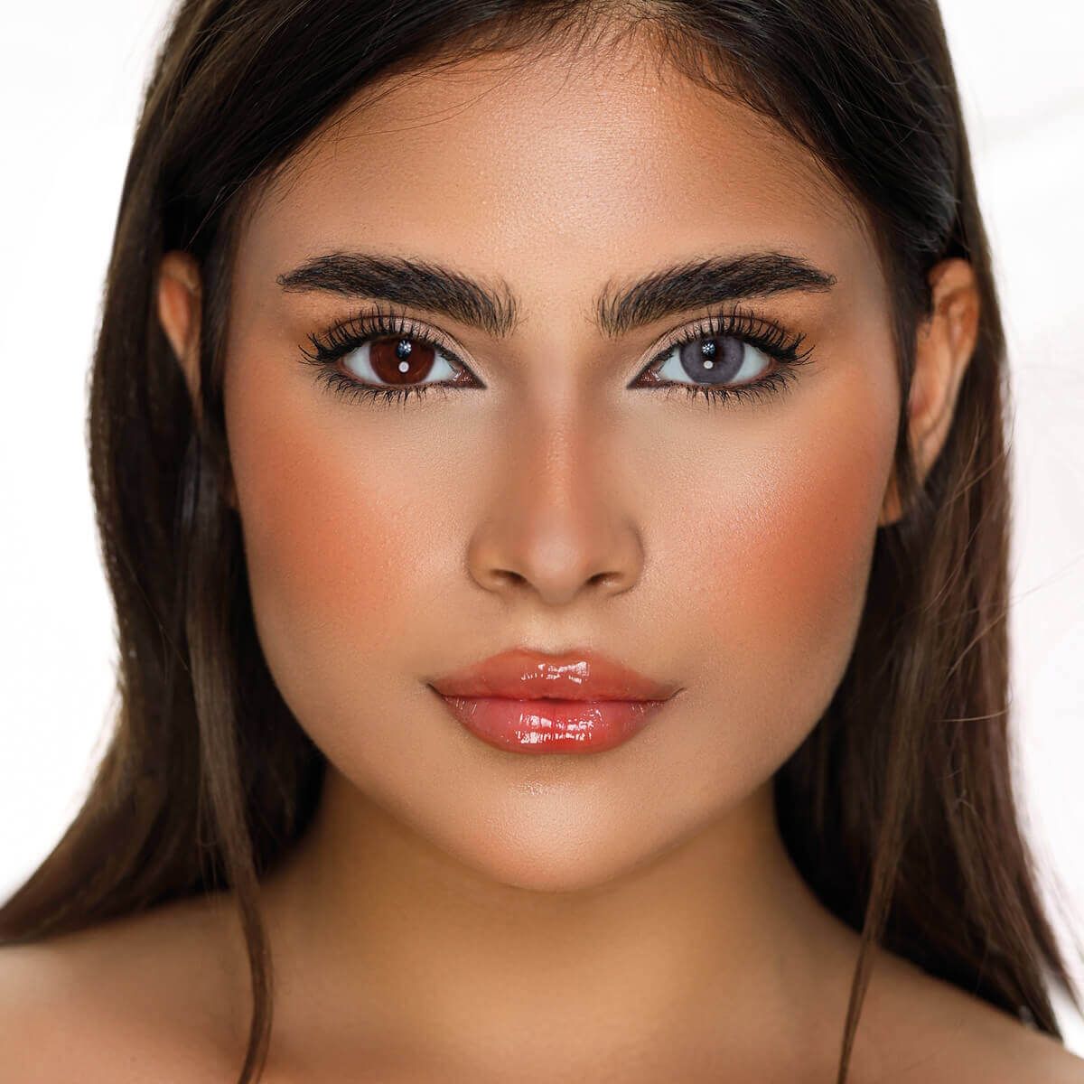 Desio Pepper Grey colored contact lenses – part of the Anniversary Collection, soft grey tone for a refined and natural look
